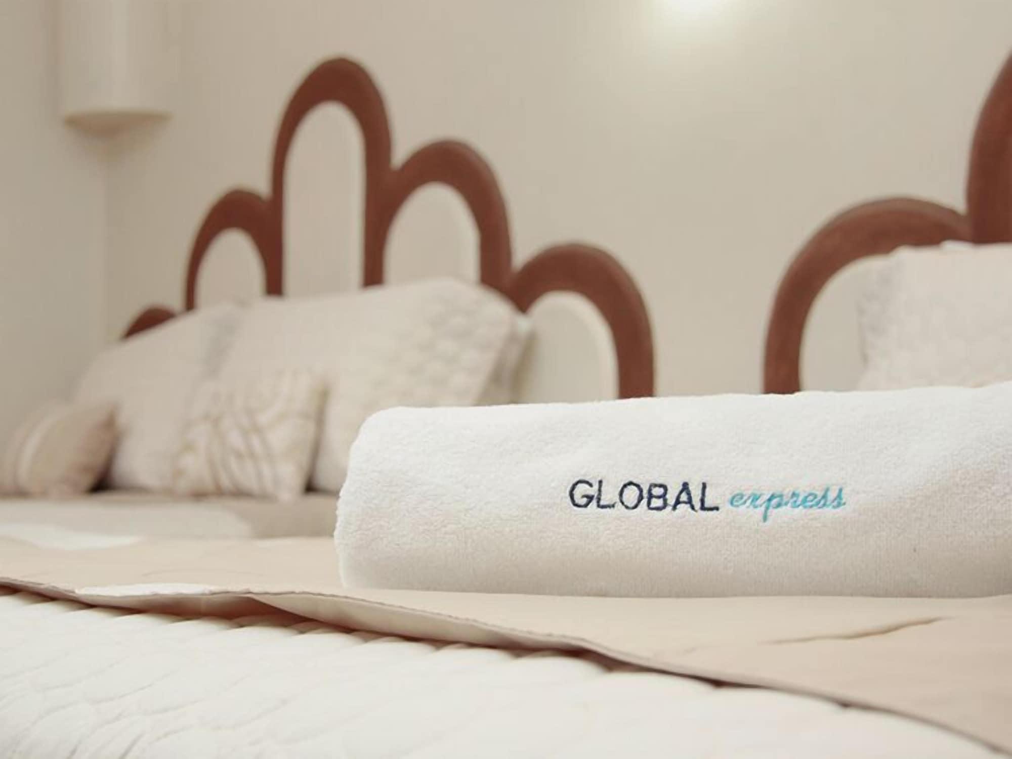 Global Express Puebla - Finsa Hotel Kültér fotó